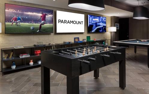 Paramount Hotel -Paramount Cafe Pool Table
